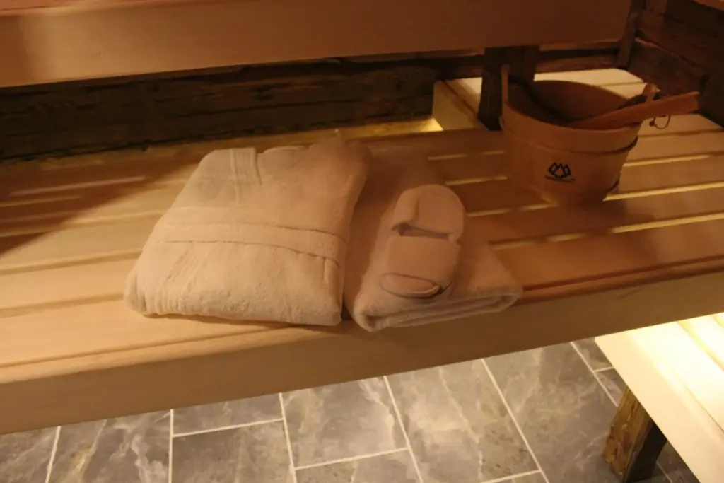 Wellness saunazubehoer bademantel service 202602 – im Ferienhaus Schau ins Land
