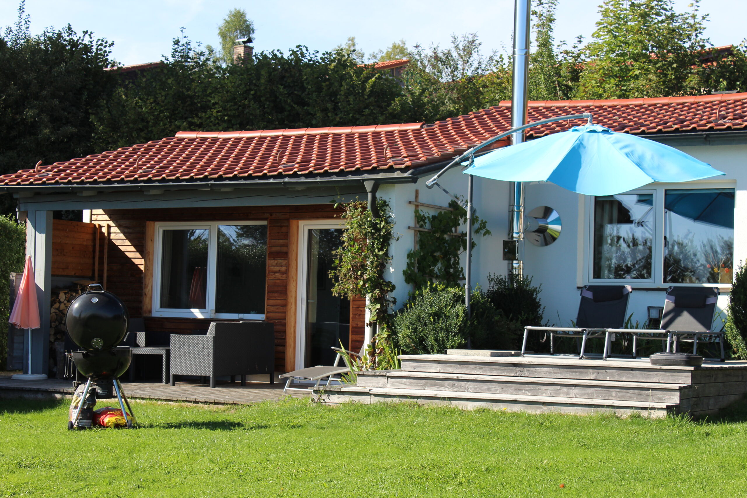 schau-ins-land-ferienhaus-panoramasauna-terrasse.jpg